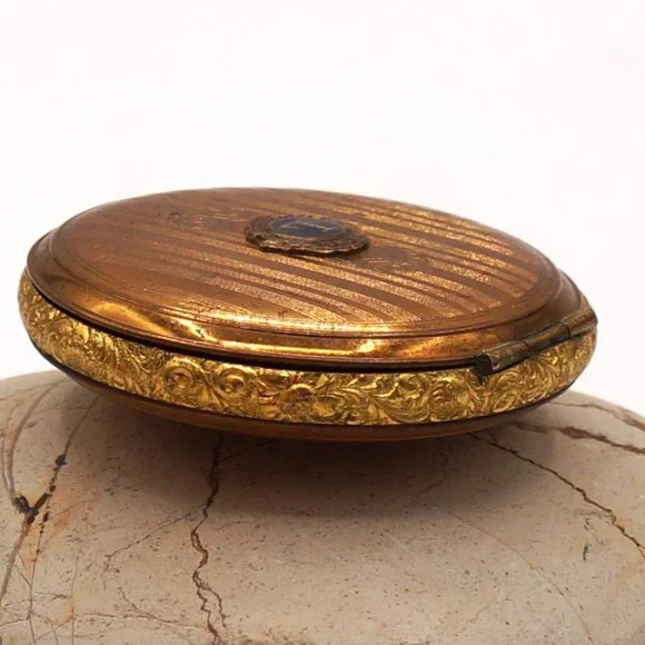 Vintage Elgin Style Brass Rouge & Powder Lions Club Compact - Picture 9 of 11
